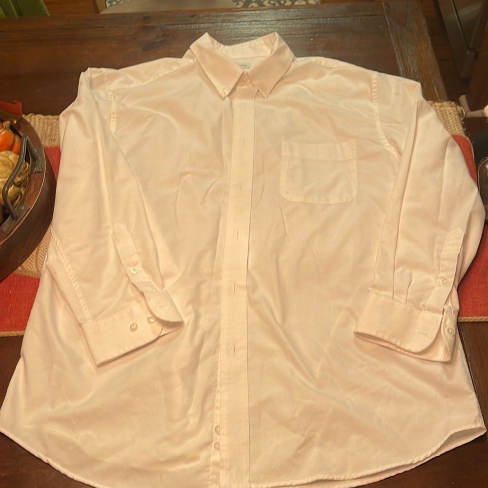 Sattlebred mens oxford. Worn once, nice dress shirt!